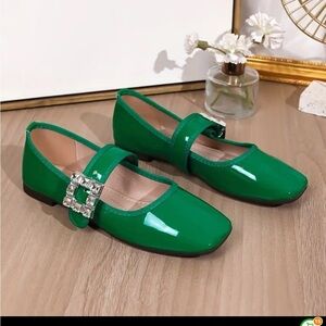 NEW ELEGANT Green FLATS W/ Silver buckle.
